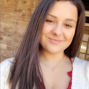 Meet your Posher, Ella